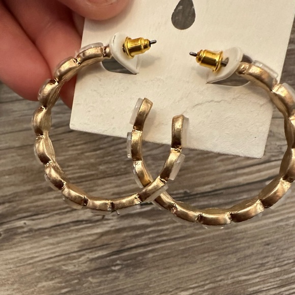 Bodlure Jewelry Bundle – 2 Bracelets & 2 Pairs of Earrings - Picture 5 of 6